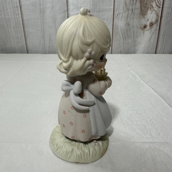 Precious Moment’s figurine titled “May Your Birthday Be A Blessing” from 1990 - Picture 2 of 8